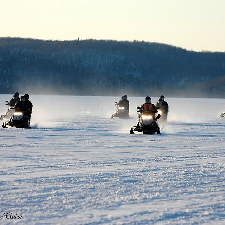 Auberge Du Lac-A-L'Eau-Claire Сен-Алексис-де-Мон Екстериор снимка
