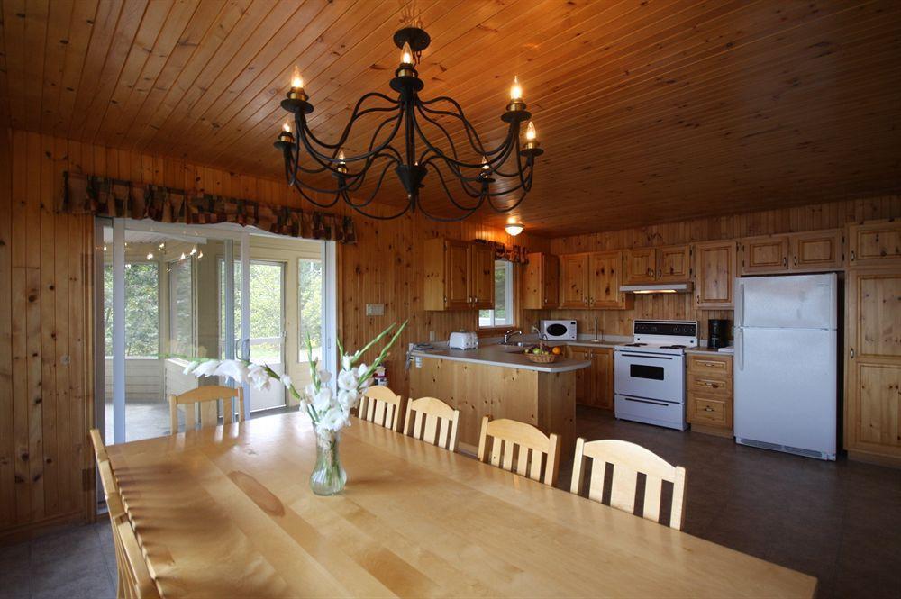 Auberge Du Lac-A-L'Eau-Claire Сен-Алексис-де-Мон Екстериор снимка