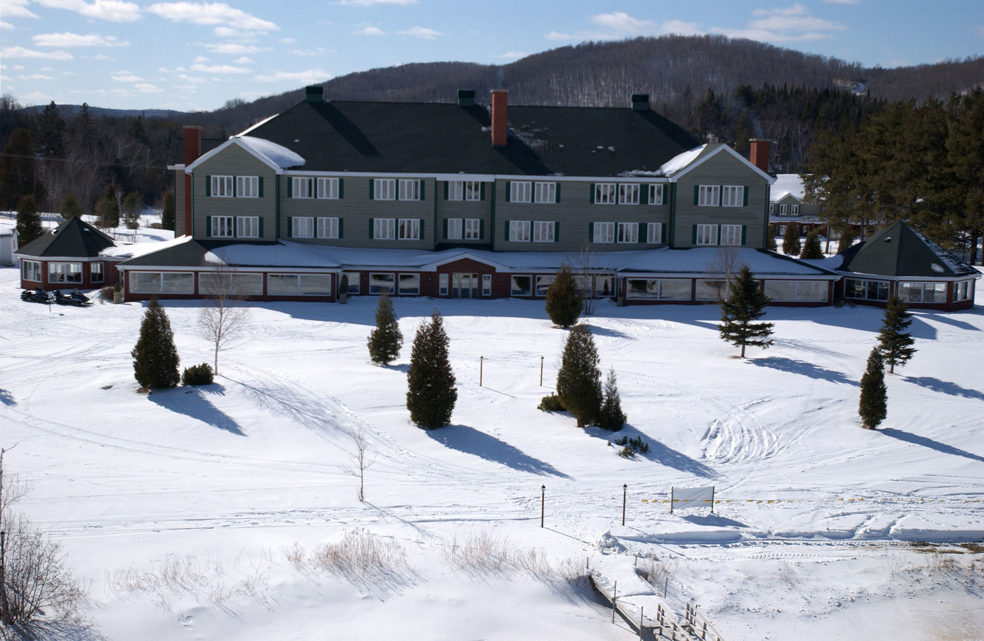 Auberge Du Lac-A-L'Eau-Claire Сен-Алексис-де-Мон Екстериор снимка