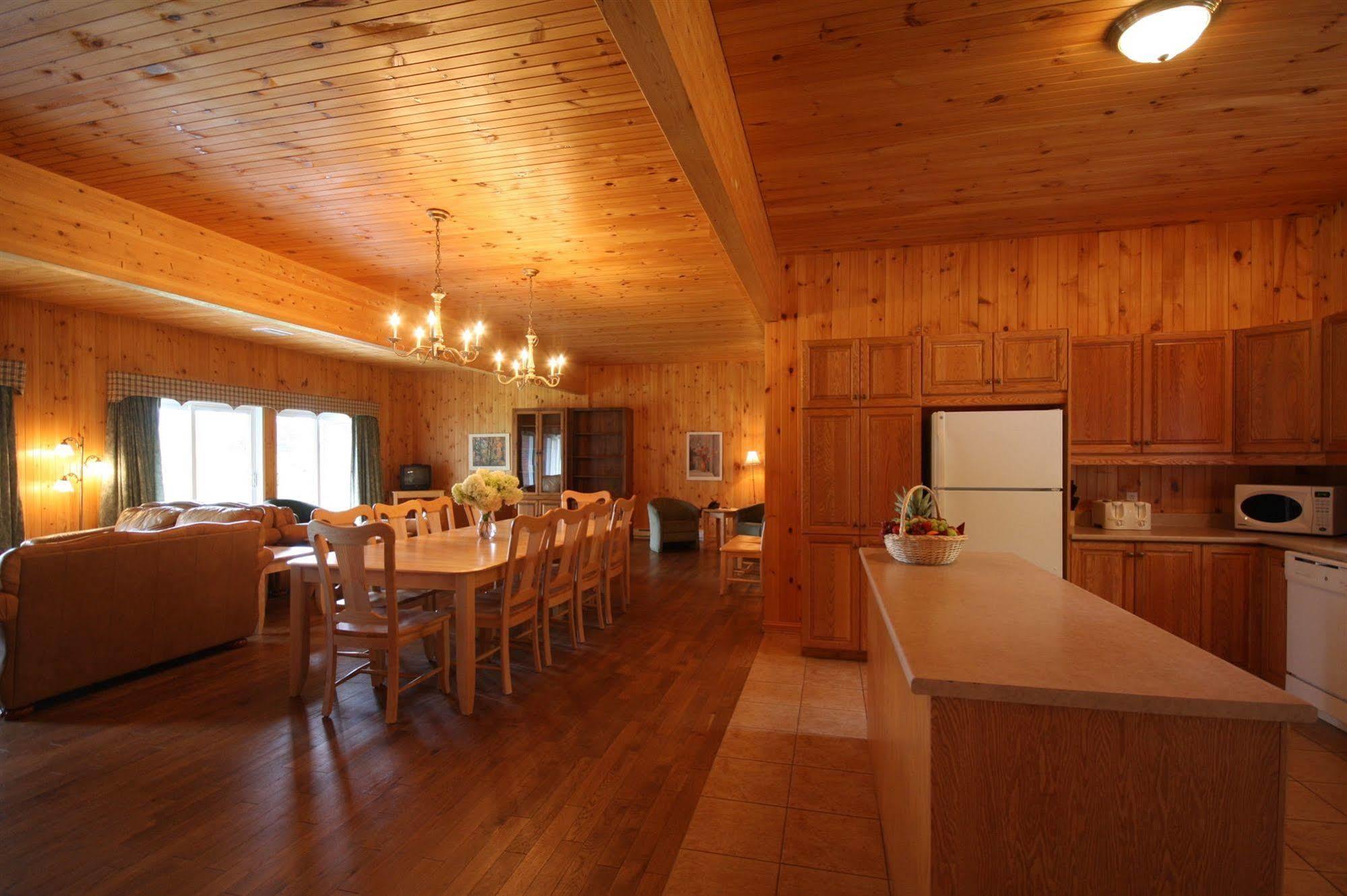Auberge Du Lac-A-L'Eau-Claire Сен-Алексис-де-Мон Екстериор снимка