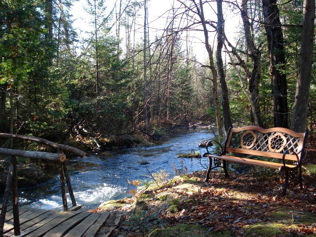 Auberge Du Lac-A-L'Eau-Claire Сен-Алексис-де-Мон Екстериор снимка