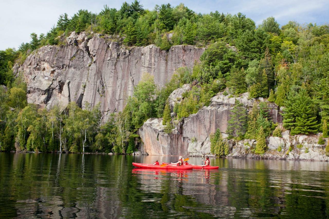 Auberge Du Lac-A-L'Eau-Claire Сен-Алексис-де-Мон Екстериор снимка